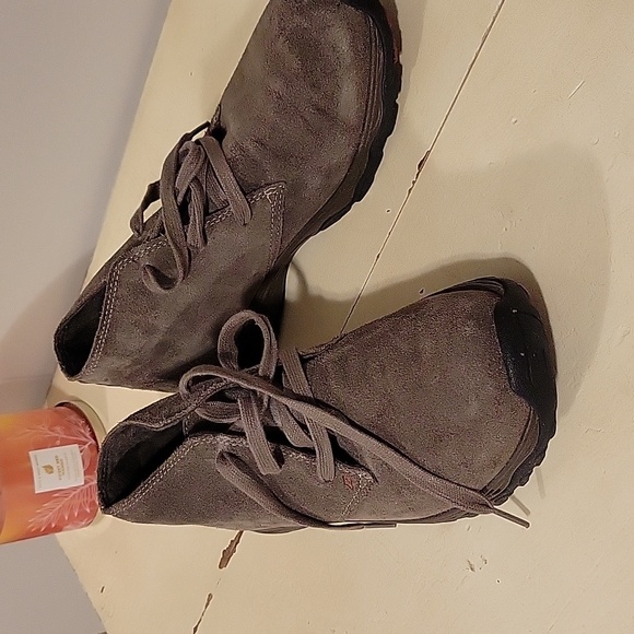 Mens Eddie Bauer suede chukka boot in size 10. The color is a dark greige. - Picture 1 of 6